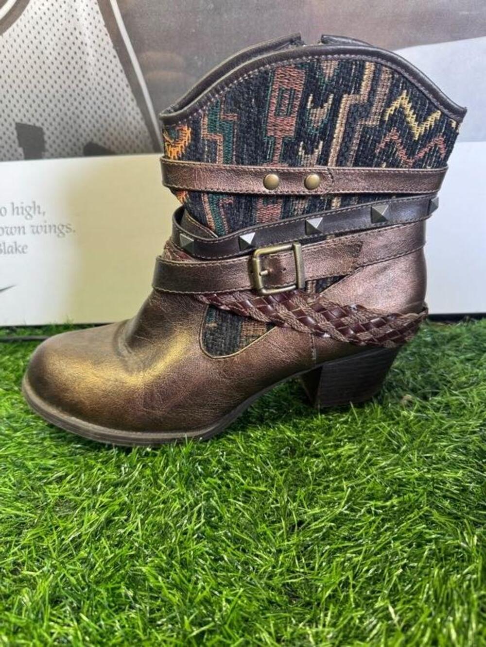 BKE Boots Womens 8 Brown Pluto Western Ankle Studded Braided Block Heel Zip